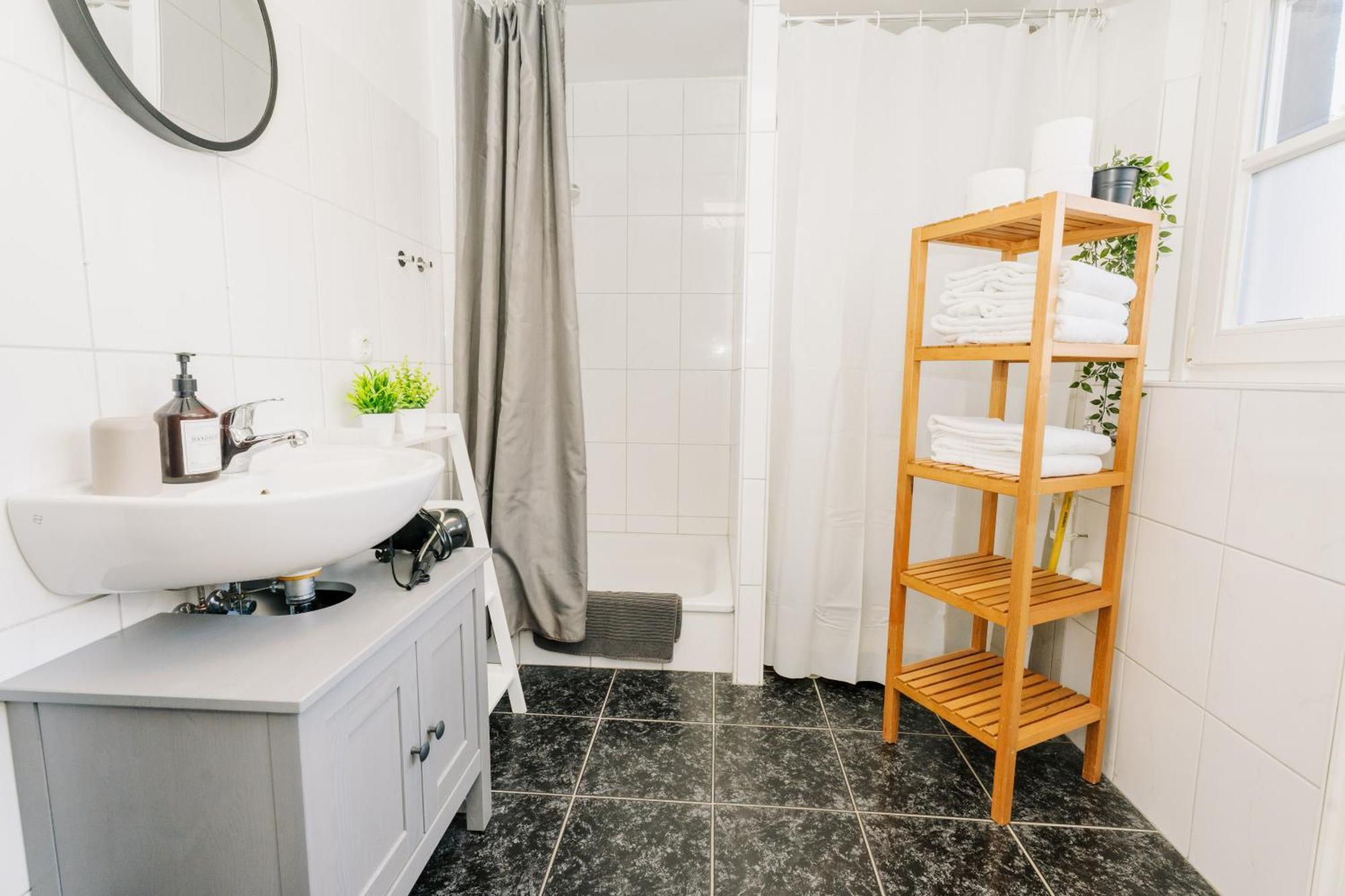 City-apartment „kreuzviertel-lädchen“mit Parkplatz *